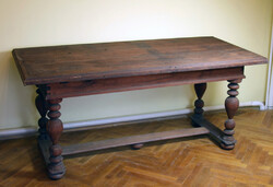 Antik, tömör tölgyfából készült asztal
