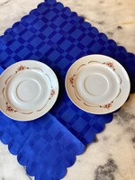 Két darab hecsedlis csipkebogyós porcelán kistányér 15,5 cm.