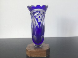 Kézzel csiszolt mélykék bieder kristály váza 17,5cm.