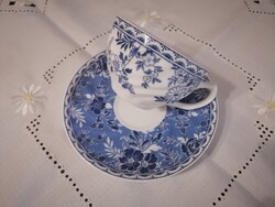 Kék virágmintás teáscsésze alátéttel