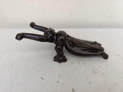 Antik csizmalehúzó vas bogár szobor népművészeti csizma lehúzó zománcozott öntöttvas 968 3058