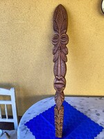 Nagy méretű afrikai ihletésű fából faragott fali dísz 85x10 cm.