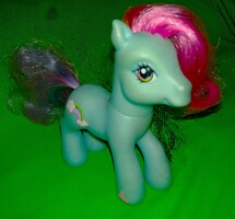 Gyönyörű minőségi HASBRO dús szivárvány sörényes My Little Pony lovacska 13 cm a képek szerint 2.