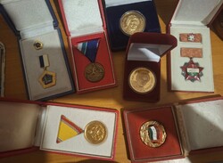 7 doboz kitüntetés