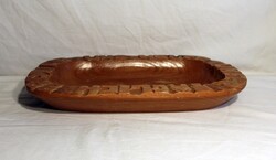 Fa tál német nyelvű faragással a peremén