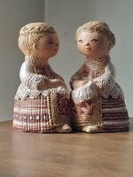 Népi ruhás  kerámia lányok jelzettek szép állapotúak.