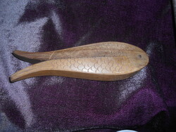 Antik keményfa hal formátú keményfa diótörő -különleges népi kézműves termék