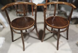 Eredeti Felújított jelzett Thonet Karfás székek párban.