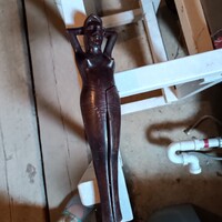 Faragott fa diótörő, meztelen nő