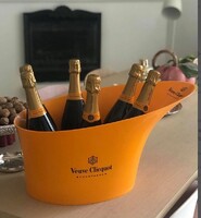 Veuve Clicquot XL Méretű Champagne Jégtál – Fesztivál Méretű 6 Palackos Pezsgőhűtő