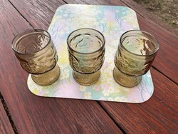 3 db nagyon szép barna színű,virág mintás pohár. Vizes pohár. Egyben.