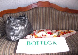 Női  Bottega  Vaneta  valódi  bőrtáska ,nagy méret  Hobo  fazon!