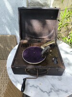 Antik kisebb méretű Gramofon ritkaság kurblis Serenora Made ín Germany. Mini tàska Gramofon