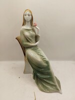 Zsolnay porcelán ülő hölgy figura. 8052