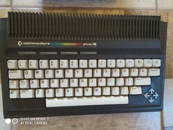 Commodore Plus 4 magnóval, játékokkal eredeti dobozában