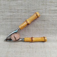 Régi diótörő mogyoró törő fa nyéllel