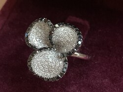1.90ct fekete-fehér gyémántokkal  14 kr. arany gyűrű.Igazolásal