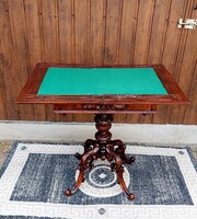 Felújított antik játékasztal