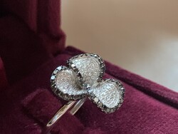 1.90ct fekete-fehér gyémántokkal  14 kr. arany gyűrű.Igazolásal
