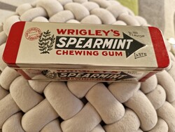 Wrigley's spearmint fémdoboz, a méretei 17x5x5 cm