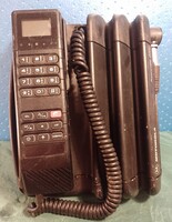 Retró mobil kocsitelefon Motorola Associate 2000  kb 2.2 kg. Ép, de hiányos  Gyűjtemény be ajánlom.