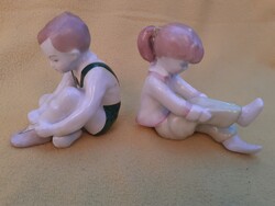 Aquincum Budapest  -  Öltözködő gyerekek  porcelán