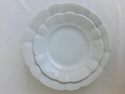 Zsolnay vastagfalu feher paraszt tanyerok