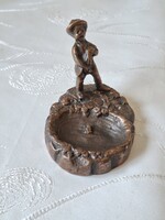 Bronz, békát lepisilő kisfiú,  dekoráció