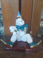 Olasz,Italy Art Deco Ülő Bohóc Jelzett Porcelán Figura,Tolltartó Fa Talapzaton.14 cm.