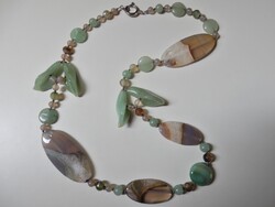 Nagyméretű csiszolt aventurin és achát ásvány nyaklánc kapoccsal