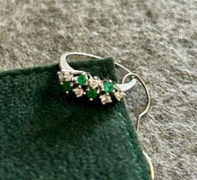 18kt 750-es fehér arany gyürü brillians es smaragd kövekkel