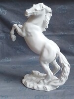 Gyönyörű hatalmas fehér biszkvit porcelán ágaskodó ló csődör szobor figura jelzett sérült 38 cm
