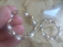 Vadonatújonnan vásárolt 6,56 gramm 7 mm vastag 4 cm átmérőjű sárga-fehér arany 14 kar. fülbevaló