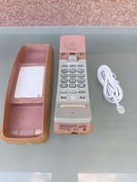 Retro vezetékes telefon a '90-es évekből