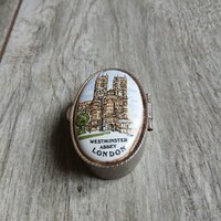 Csodás régi porcelánbetétes acél gyógyszeres dobozka (5x3,5x2 cm)