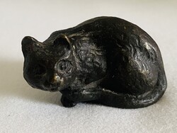 Bécsi bronz macska szobor – 4x2,5cm