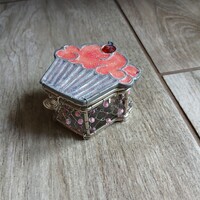 Különleges régi áttört sütiforma acél dobozka (5,8x5,3x3,3 cm)