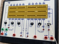 Nagyon komoly Retro elektronikai épitőjáték saját kofferjában 1989 ből HASZNÁLATLAN jótálással