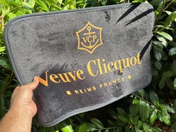 Veuve Clicquot hajószőnyeg (40×60 cm) – fekete alapon narancssárga horgony emblémával
