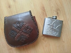 Vadkacsás flaska bőr tokban