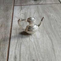 Remek miniatűr ezüstözött teáskanna (4,3x5x2,2 cm)
