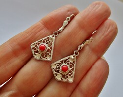 Gyönyörű antik korallköves ezüst fülbevaló