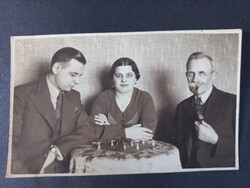 Régi fotó - társasozó fiatalok és pipázó úr - Emlékül 1937-ből