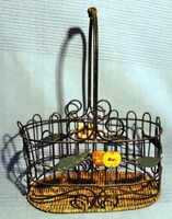 Vintage fém kosár fonott aljjal