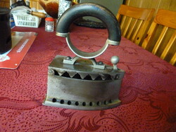 Faszenes kis vasaló