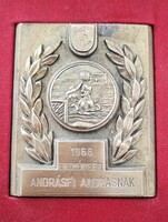 1966 Eredményeiért bronz vagy réz emlék érem  , plakett  díszdobozában  5,5 x 6,8
