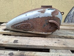 Veterán motor üzemanyag tank