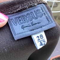 Versus  felső