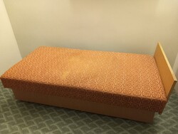 Gabi heverő ágynemű tartóval,megkímélt állapotban.