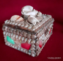 Kagylós, csigás fadoboz, díszdoboz. 16 x11 cm